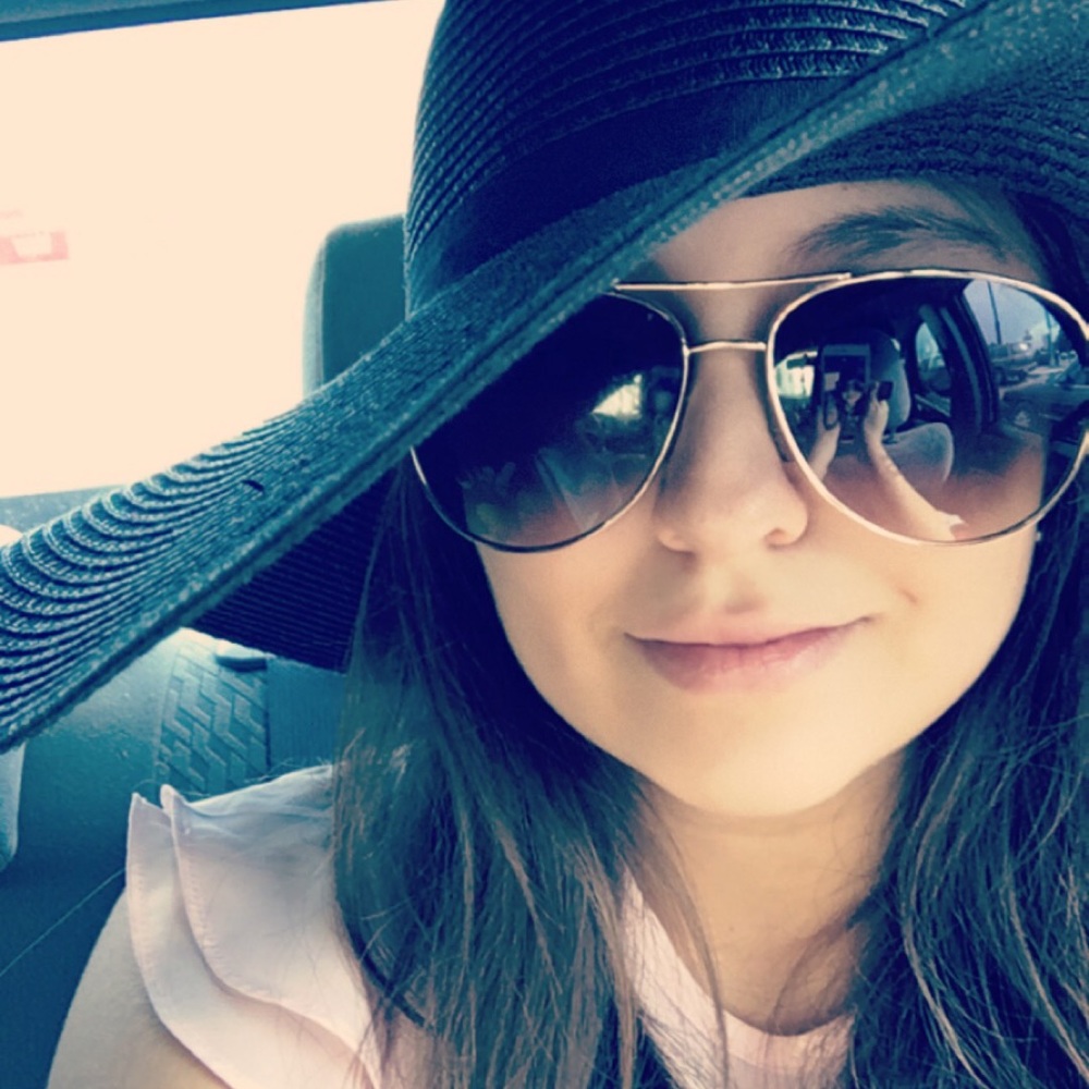 Meet your Posher, Desiree